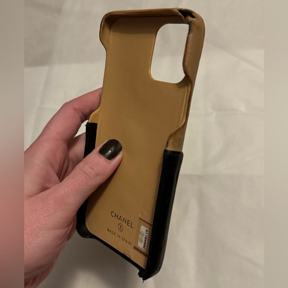 AUTHENTIC CHANEL Tan Black Matelasse Leather Interlocking CC Quilted Phone Case - Picture 11 of 16